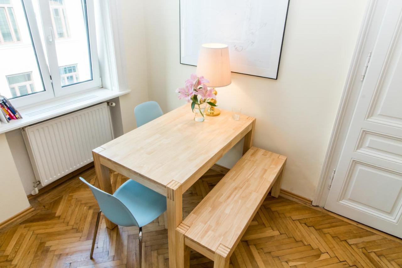 Beautiful Viennese Apartment Exterior photo
